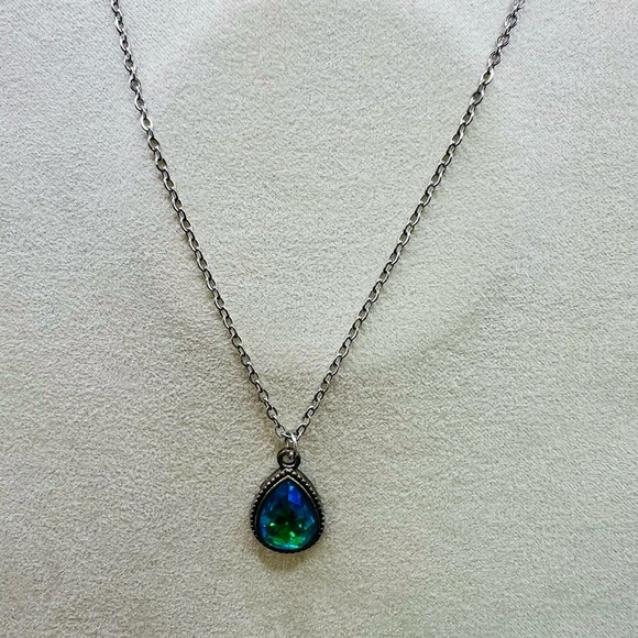 NWT Harriet Ave Turquoise Rhinestone Teardrop Pendant & Silver Chain Necklace - Picture 7 of 12